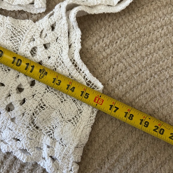 Le Lis White Crochet Crop Top - Picture 7 of 8